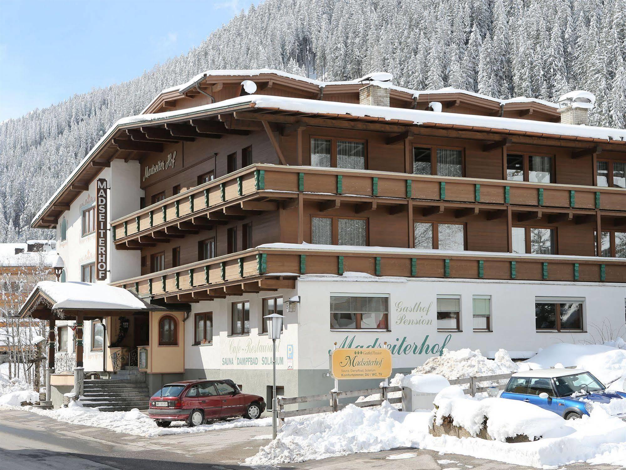 Gasthof Pension Madseiterhof Tux Exteriör bild